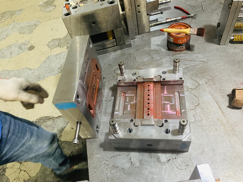 mold assembly.jpg